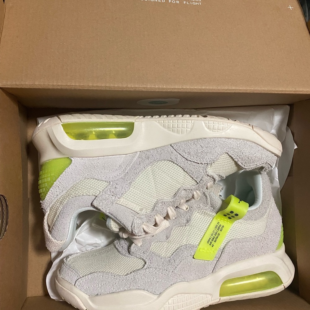 Jordan Shoes MA2 Women’s Size 9 VGUC